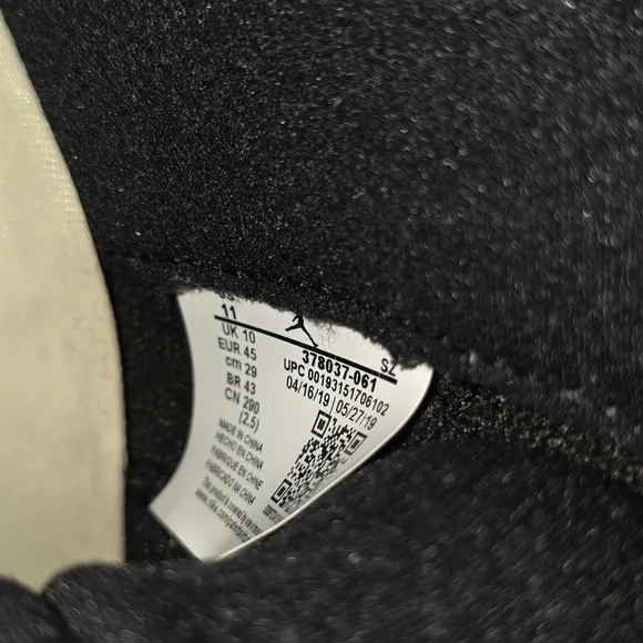 Jordan Men's Black and Red High-Top Sneakers - Picture 11 of 13